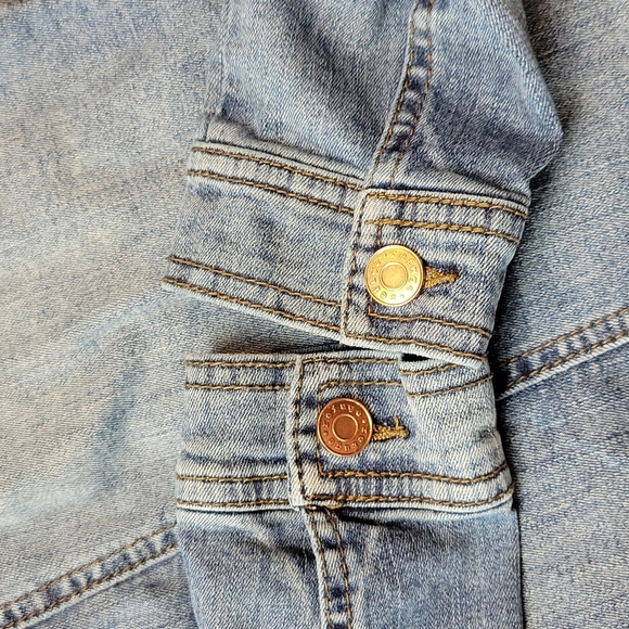 REFUGE Distressed Jean Trucker Jacket  M - Picture 5 of 12